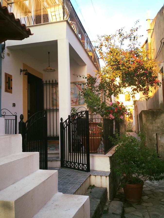 La Casa Di Ivana Сан-Никола-Арчелла Экстерьер фото